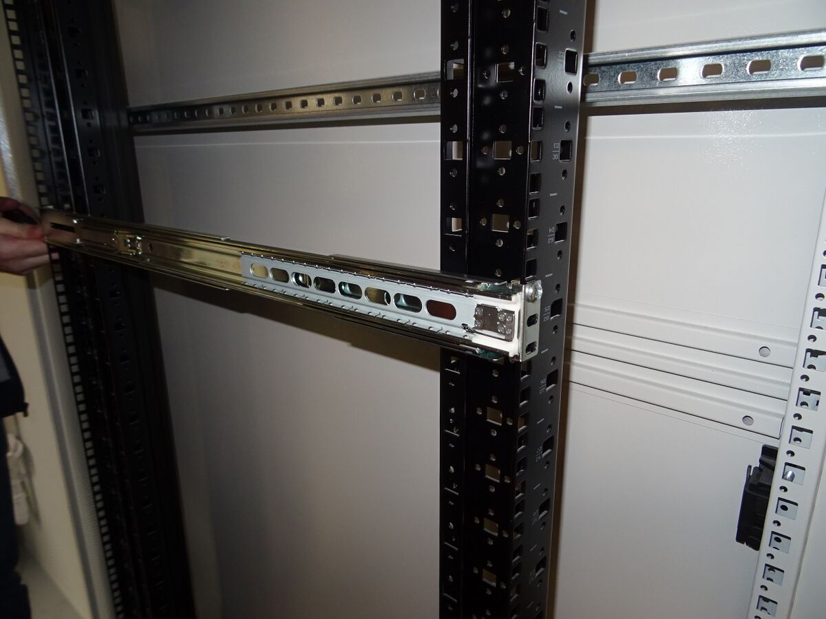 Preparing the IW-PL052 for rack mounting - Thomas-Krenn-Wiki-en