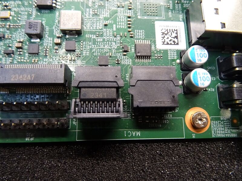 Datei:DC-SCM BMC Chipsockel offen.jpeg