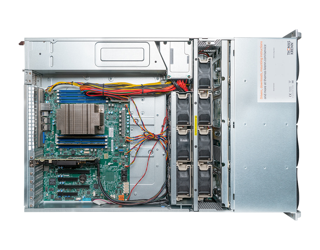 RA1436 On & Offsite Data Protection Host (Open-E) - Innenansicht RA1436 On & Offsite Data Protection Host (Open-E) - Innenansicht