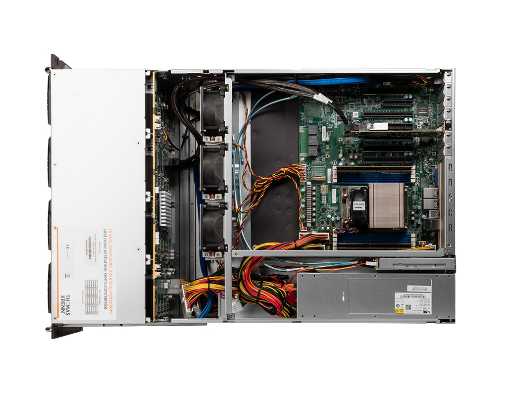 4HE Intel Dual-CPU RI2436-AIXS Server - Innenansicht 4HE Intel Dual-CPU RI2436-AIXS Server - Innenansicht