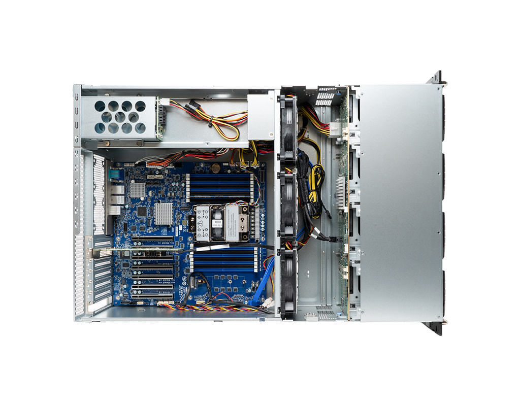 4HE Intel Single-CPU RI1424-AIXS+ Server - Innenansicht